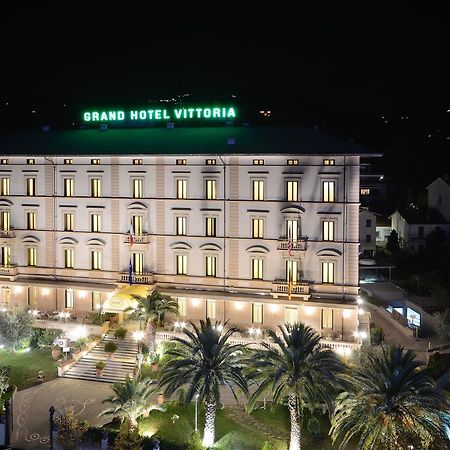 מונטה קטיני טרמה Grand Hotel Vittoria מראה חיצוני תמונה